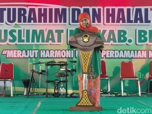 Khofifah: Positiflah Bermedsos, Sebaiknya Bikin Grup One Day One Juz Khofifah: Positiflah Bermedsos, Sebaiknya Bikin Grup One Day One Juz