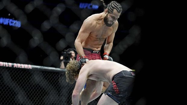 Jorge Masvidal memegang rekor KO tercepat di UFC.