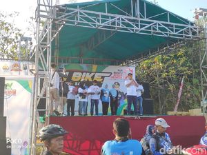 Ribuan Peserta Funbike di Bojonegoro Deklarasi Indonesia Bersatu