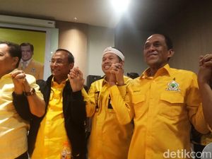 Toto Dicopot dari Ketua Golkar Cirebon karena Penyelewengan Dana Toto Dicopot dari Ketua Golkar Cirebon karena Penyelewengan Dana