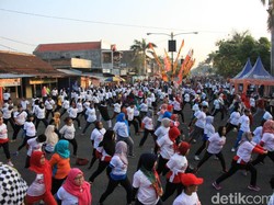 Senam Bareng Pererat Kebersamaan Warga di Ponorogo, Bangkalan, dan Malang