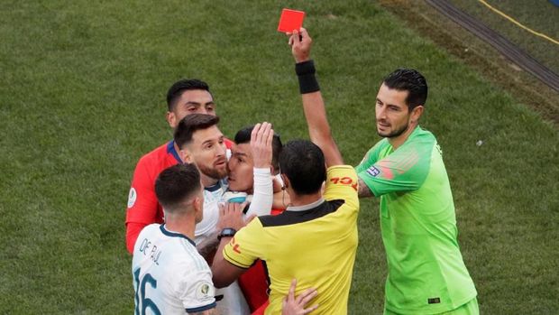 Lionel Messi dikartu merah di laga Argentina vs Chile.