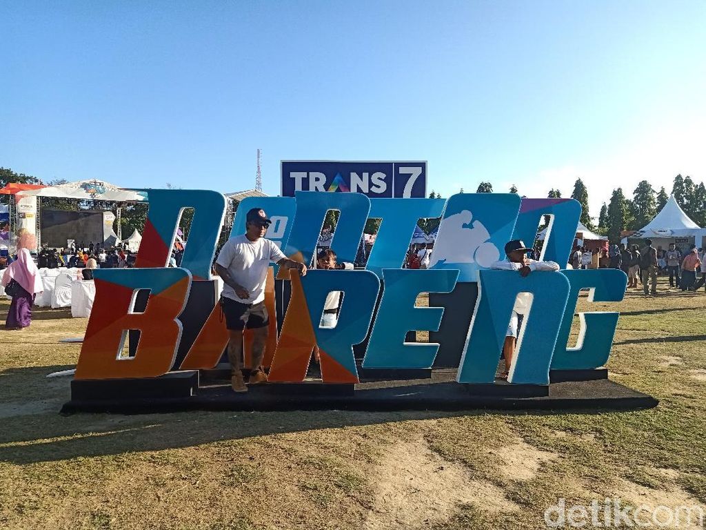 Cita Citata Ajak Warga Bali Bergoyang di Nobar MotoGP Trans7 Cita Citata Ajak Warga Bali Bergoyang di Nobar MotoGP Trans7