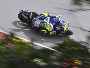 Rossi Diisukan Pensiun, Pernat: Menggelikan, Dia Masih Simbol Yamaha