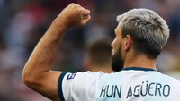 Aguero melesakkan gol usai memanfaatkan umpan Lionel Messi. REUTERS/Amanda Perobelli.