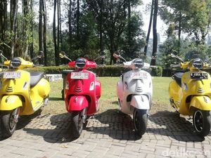 Mendaki Kemacetan Puncak dengan Vespa GTS 150