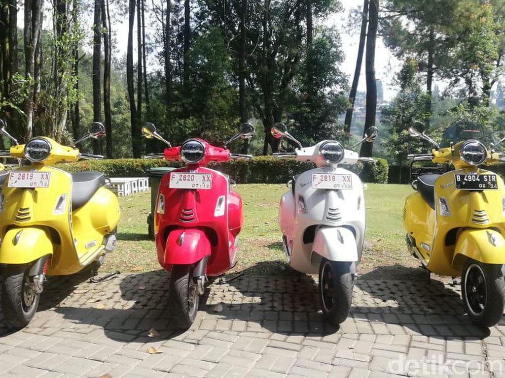 Mendaki Kemacetan Puncak dengan Vespa GTS 150 Mendaki Kemacetan Puncak dengan Vespa GTS 150