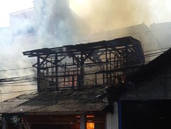 Bengkel Motor di Tambora Jakbar Terbakar