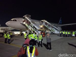 Calhaj Kloter 1 Embarkasi Solo Berangkat ke Tanah Suci Calhaj Kloter 1 Embarkasi Solo Berangkat ke Tanah Suci