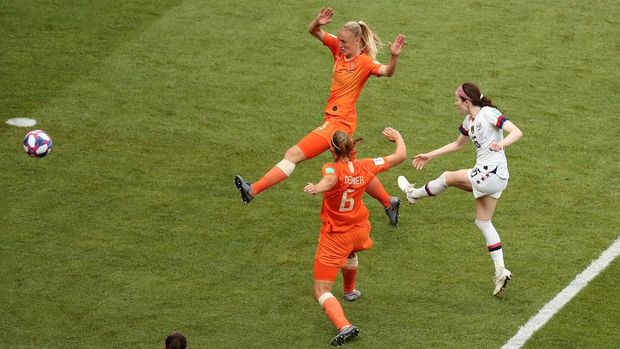 Rose Lavelle menggandakan keunggulan Amerika Serikat.