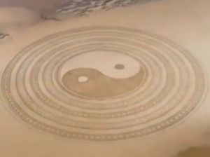 Kreatif! Seniman Asal Perancis Ini Melukis di Pasir Pantai