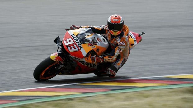 Marc Marquez semakin menjauh di posisi terdepan. (