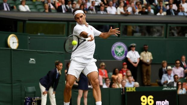 Roger Federer akan melawan Matteo Berrettini di babak keempat Wimbledon 2019.