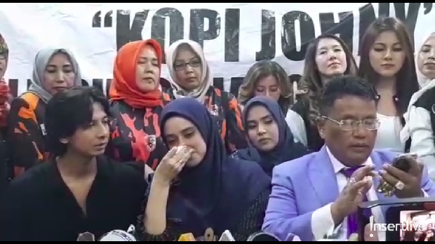 Fairuz A Rafiq ditemani Hotman Paris