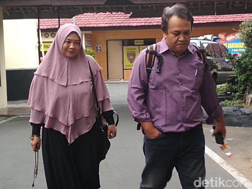 Penghina Jokowi Mumi Akhirnya Ditahan Penghina Jokowi Mumi Akhirnya Ditahan