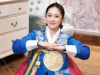 Mirip Keanu Reeves, Aktris Ini Disebut Vampir Korea