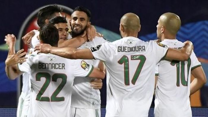 Timnas Aljazair melenggang ke perempatfinal Piala Afrika 2019. (Foto: Khaled DESOUKI / AFP) Timnas Aljazair melenggang ke perempatfinal Piala Afrika 2019. (Foto: Khaled DESOUKI / AFP)