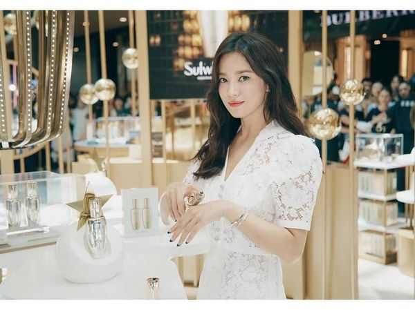 Wajah Segar Song Hye Kyo yang Muncul Perdana di Publik Pasca Digugat Cerai