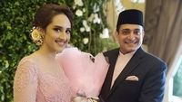 Foto: Tsamara Amany dan Profesor NYU Serba Pink Saat Tunangan
