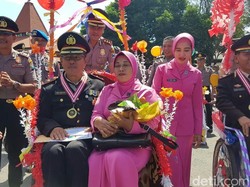 Lepas Purna Tugas 20 Anggota, Purnawirawan Polres Banyuwangi Diantar Becak