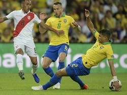 Tite: Hand Ball Thiago Silva Bukan Penalti