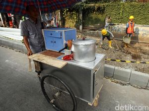 Pemprov DKI Rumuskan Kriteria Trotoar yang Boleh Ditempati PKL Pemprov DKI Rumuskan Kriteria Trotoar yang Boleh Ditempati PKL