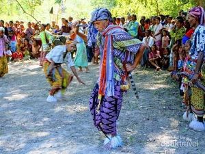 10 Tarian Daerah NTT, Bermakna Menyambut Tamu hingga Tarian Perang 10 Tarian Daerah NTT, Bermakna Menyambut Tamu hingga Tarian Perang