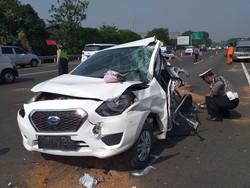 Bus Damri Tabrak Mobil di Tol Jagorawi, Seorang Bocah Tewas