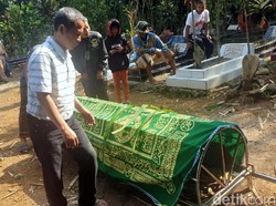 Leher Tertusuk Pisau Gegara Terpeleset, Bocah SD Sukabumi Tewas