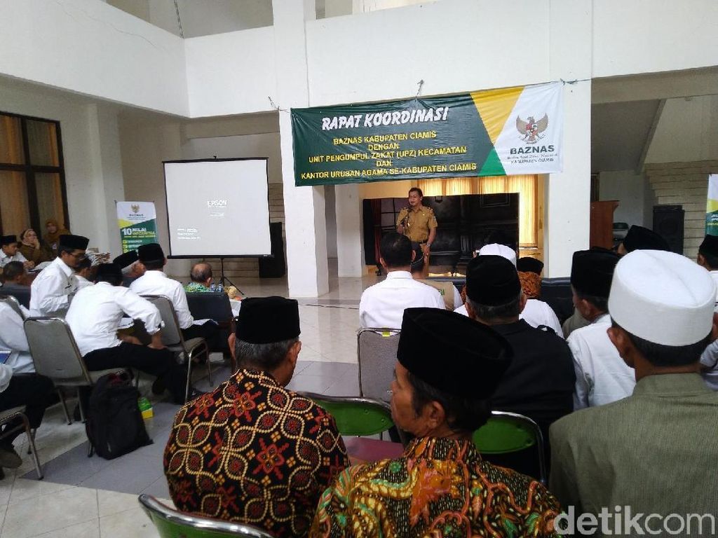 Wabup Minta Seluruh Instansi di Ciamis Punya Unit Pengumpul Zakat Wabup Minta Seluruh Instansi di Ciamis Punya Unit Pengumpul Zakat