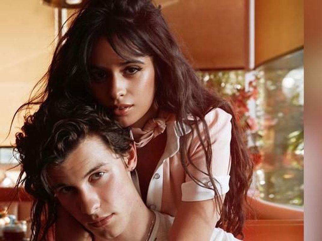 Lagi! Shawn Mendes-Camila Cabello Kepergok Ciuman usai Bantah Pacaran Lagi! Shawn Mendes-Camila Cabello Kepergok Ciuman usai Bantah Pacaran