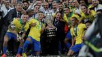 Pesta Juara Samba di Maracana
