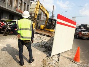 Pakar Kesehatan Lingkungan Ragukan Debu Proyek Trotoar Biang Polusi di DKI Pakar Kesehatan Lingkungan Ragukan Debu Proyek Trotoar Biang Polusi di DKI