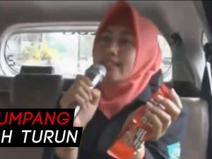 Ketika Taksi Online Disulap Jadi Ruang Karaoke