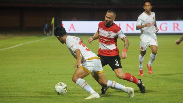 Dear Robert, 3 Striker Asing Ini Bisa Gantikan Ezechiel di Persib Bandung