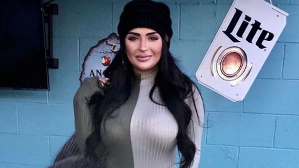 Pamer Keseksian, Bintang MTV Ini Ditahan