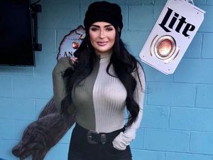 Pamer Keseksian, Bintang MTV Ini Ditahan