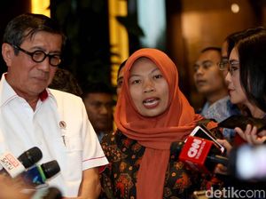 Menkumham Yakin DPR Dukung Amnesti untuk Baiq Nuril Menkumham Yakin DPR Dukung Amnesti untuk Baiq Nuril