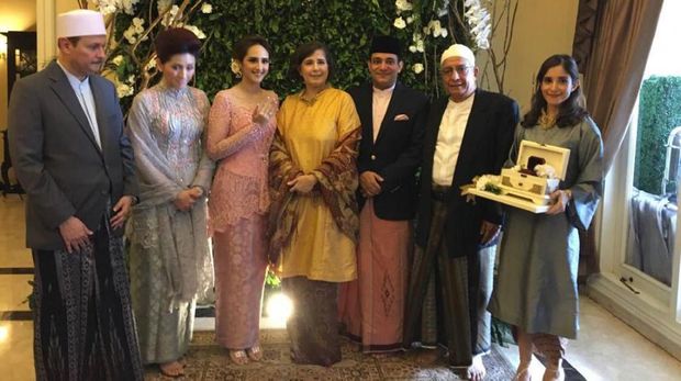 Tsamara Amany Tunangan dengan Profesor Ismail Fajrie Alatas