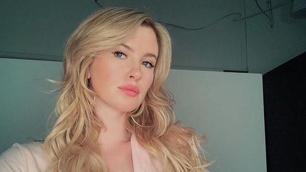 Pesona Model Jadi Sensasi karena Foto Tanpa Busana dengan Pesan Inspiratif