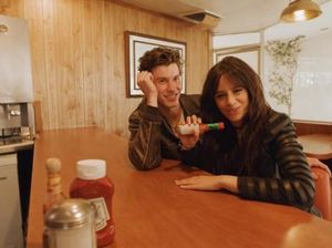 Camila Cabello Rayakan Nominasi Grammy Awards 2020 bersama Shawn Mendes Camila Cabello Rayakan Nominasi Grammy Awards 2020 bersama Shawn Mendes