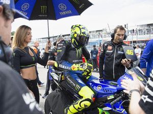 Rossi Akhirnya Bisa Finis, tapi Penderitaannya Belum Berakhir Rossi Akhirnya Bisa Finis, tapi Penderitaannya Belum Berakhir
