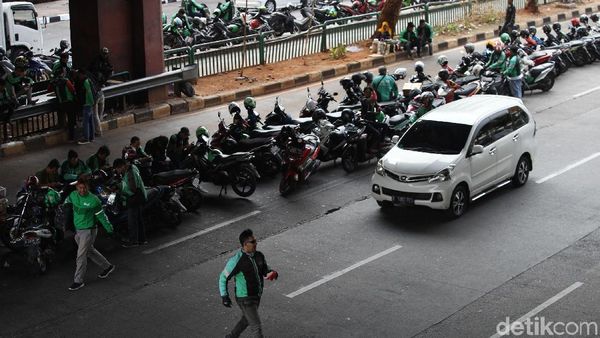 Lagi, Ojol Kuasai Jalan Mangga Dua