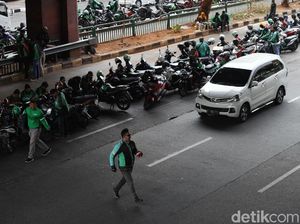 Ojol Berhenti di Bahu Jalan, Ini Jawaban Gojek Ojol Berhenti di Bahu Jalan, Ini Jawaban Gojek
