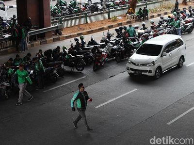 Lagi, Ojol Kuasai Jalan Mangga Dua