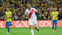 Sama seperti Everton, Guerrero juga mencetak tiga gol dalam turnamen ini dan berhak menjadi top skor bersama. REUTERS/Henry Romero.