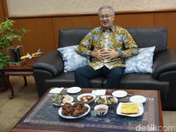 Doyan! Dubes Jepang Masafumi Ishii Cicipi Mie Instan Indonesia