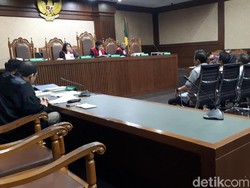 Sidang Suap Eks Direktur KS, Saksi Ngaku Transfer Rp 250 Juta ke Alexander
