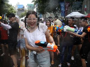Antusias Warga Korsel Perang Pistol Air Sambut Musim Panas Antusias Warga Korsel Perang Pistol Air Sambut Musim Panas