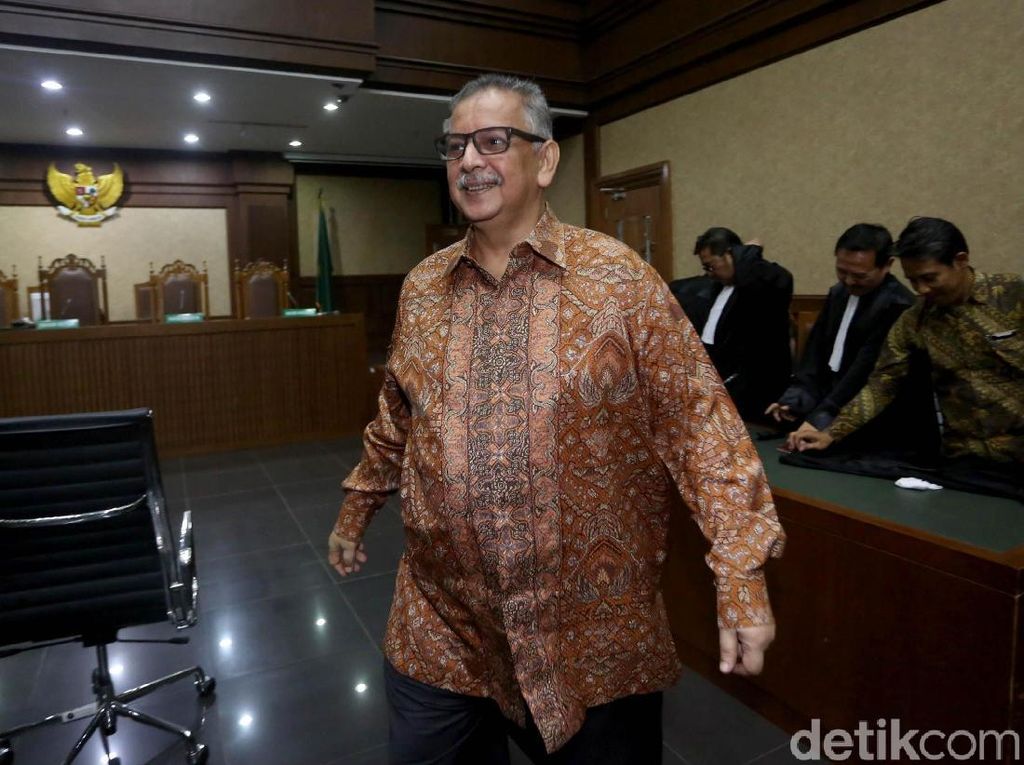 Ekspresi Sofyan Basir Saat Eksepsinya Ditolak Hakim Ekspresi Sofyan Basir Saat Eksepsinya Ditolak Hakim